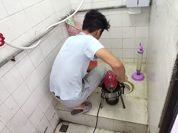 温江肥皂掉到马桶里把马桶堵住了怎么办？马桶堵住了怎么办